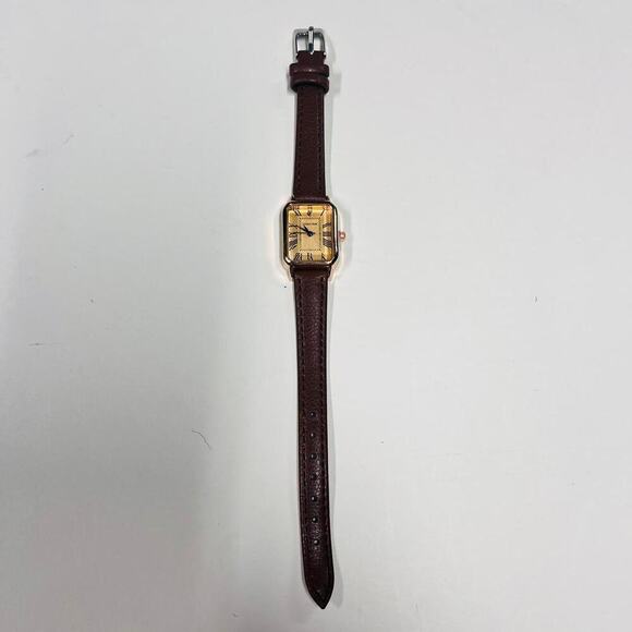 2000s vintage style rectangular gold luxury watch with leather band - Picture 4 of 8